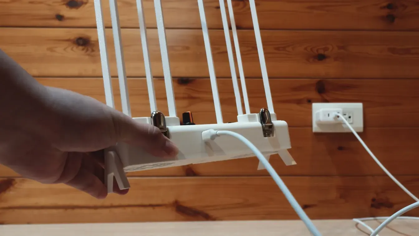 桌上型態的充電器或行動電源連接方式